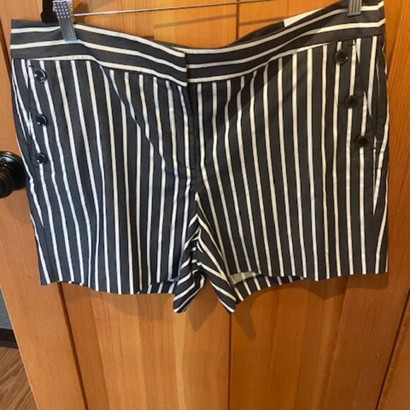 Ann Taylor NWT Black/White Striped Shorts Mid-Rise Size 16 - Picture 4 of 6